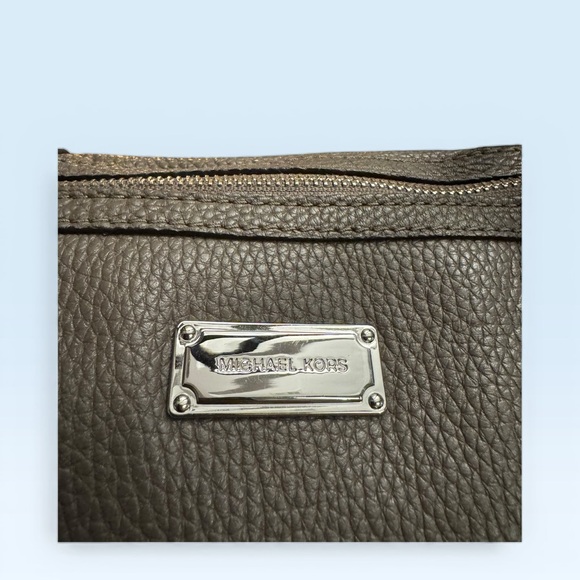 Michael Kors Bedford Top Zip Satchel. - Picture 2 of 9